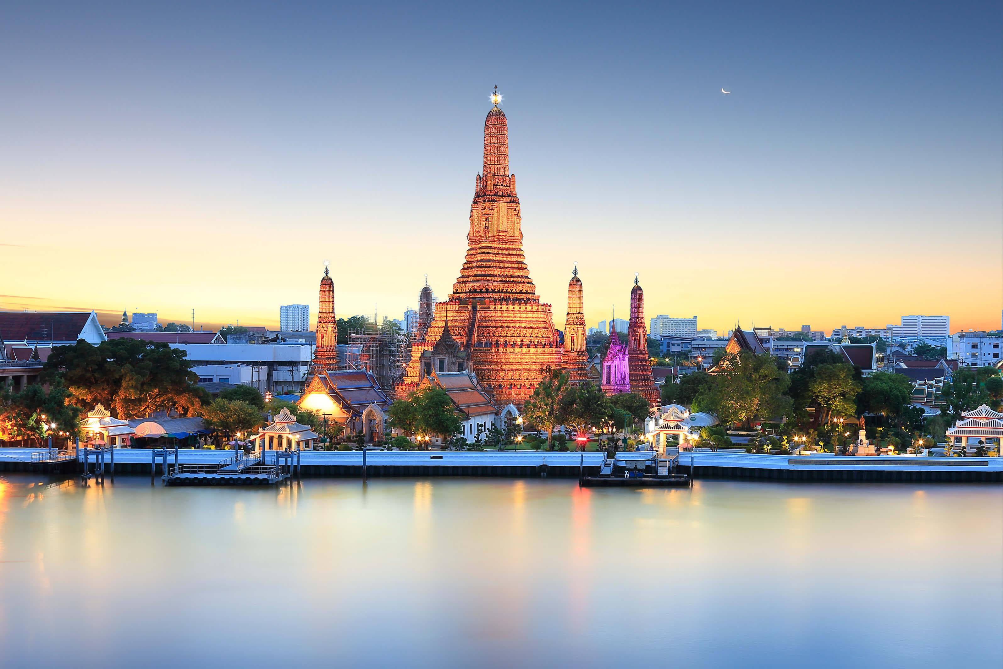 Wat Arun, the Temple of Dawn, at dusk in Bangkok, Thailand