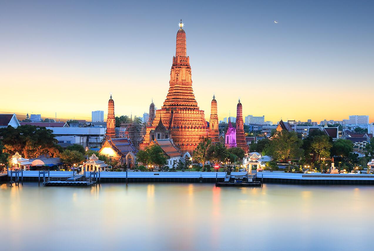 Wat Arun, the Temple of Dawn, at dusk in Bangkok, Thailand